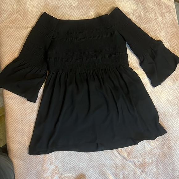 Aritzia Babaton accordion elasticized black top sz M - Picture 9 of 9
